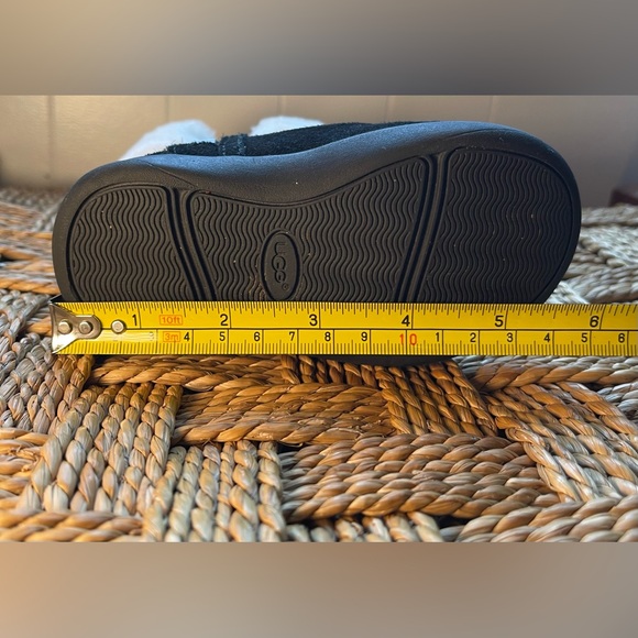UGG children's Black Boot - Picture 5 of 8
